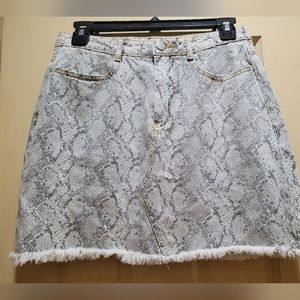 Le Lis Women's Jean Skirt Size S Gray Snakeskin Print Raw Hem Denim Mini
